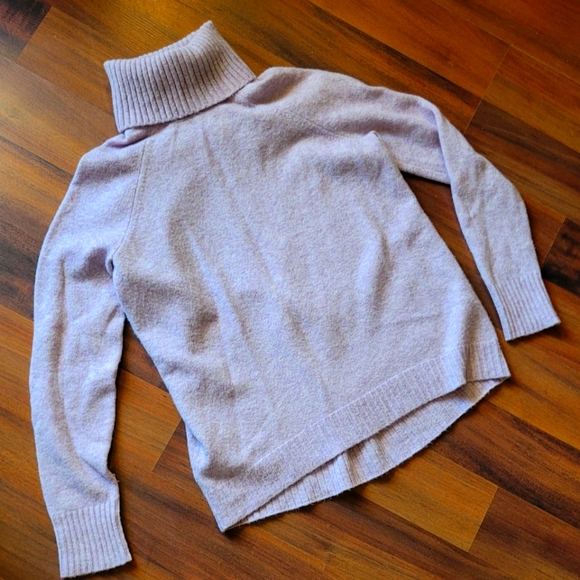 Lavender turtleneck sweater - Picture 1 of 5